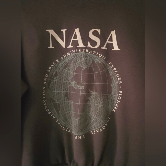 H&M NASA Crop Sweatshirt in Grey, size S - Picture 2 of 8